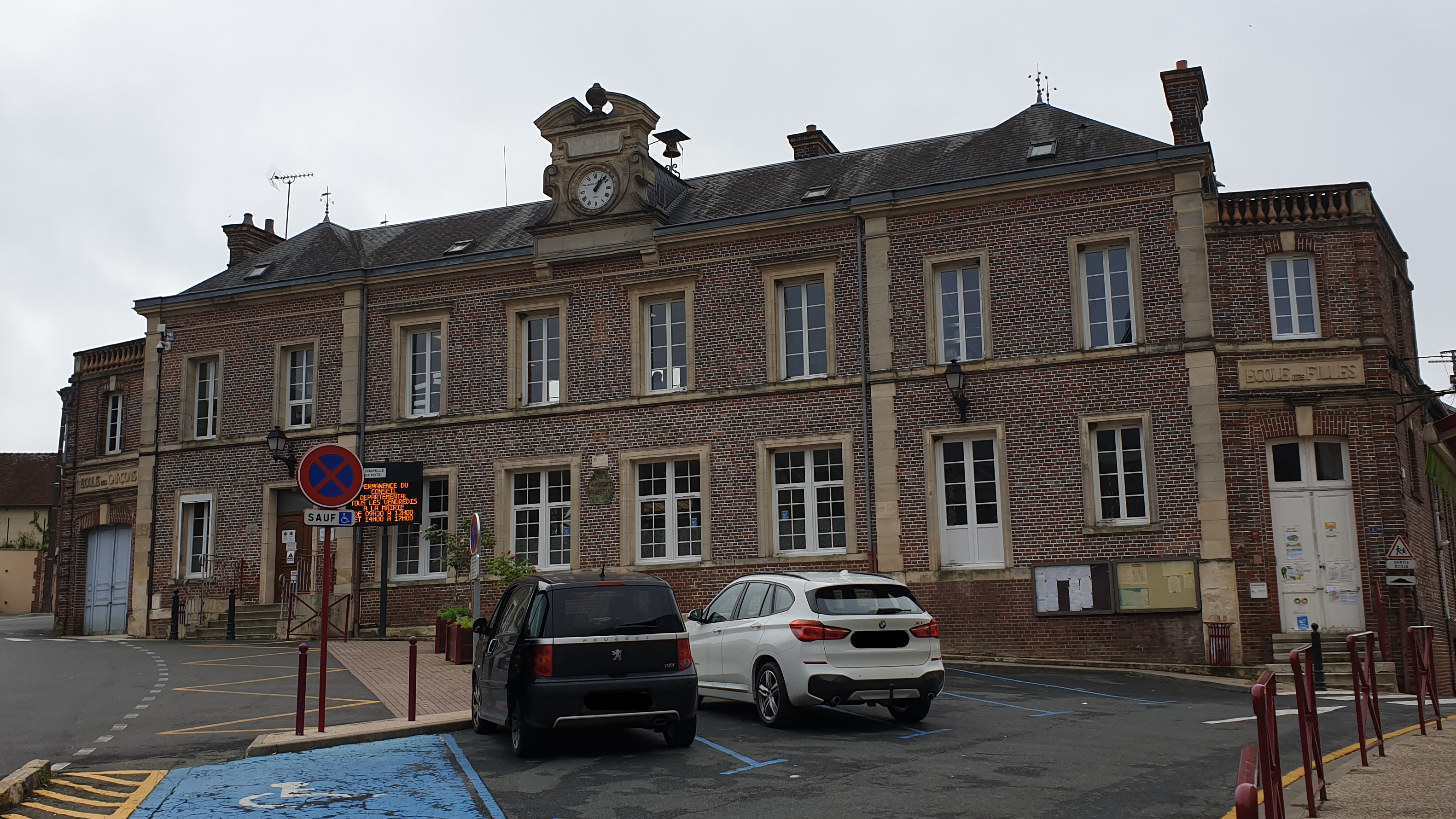 photo mairie ecole.png